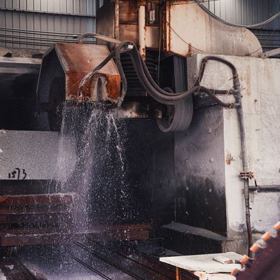 Single Arm Multi-blade Stone Cutting Machine for Red Granite Block Profiling